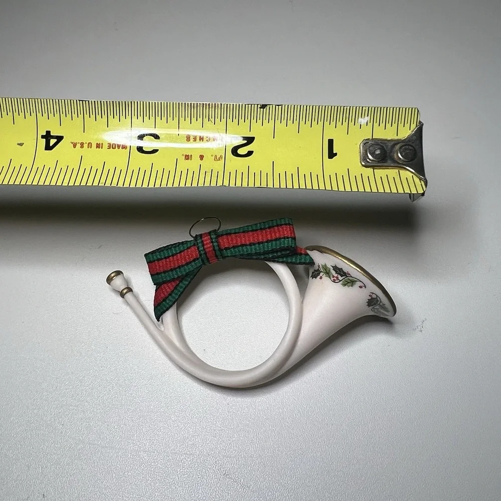 1986 Hallmark Holiday Horn Porcelain Ornament‎